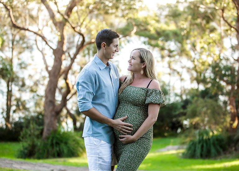 OUTDOOR MATERNITY PHOTSHOOT