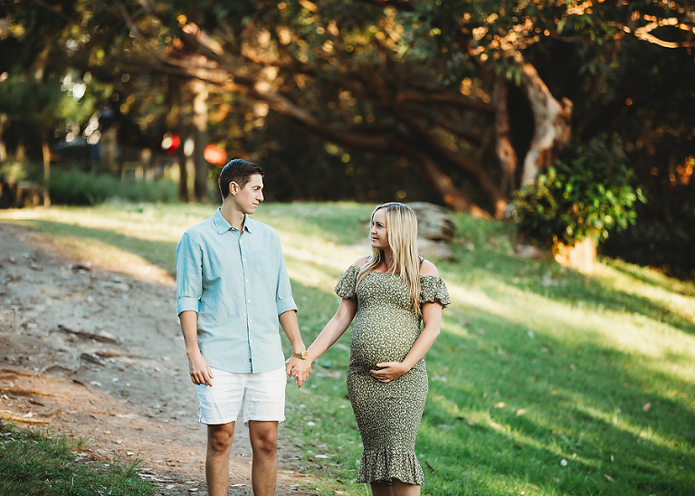 OUTDOOR MATERNITY PHOTSHOOT