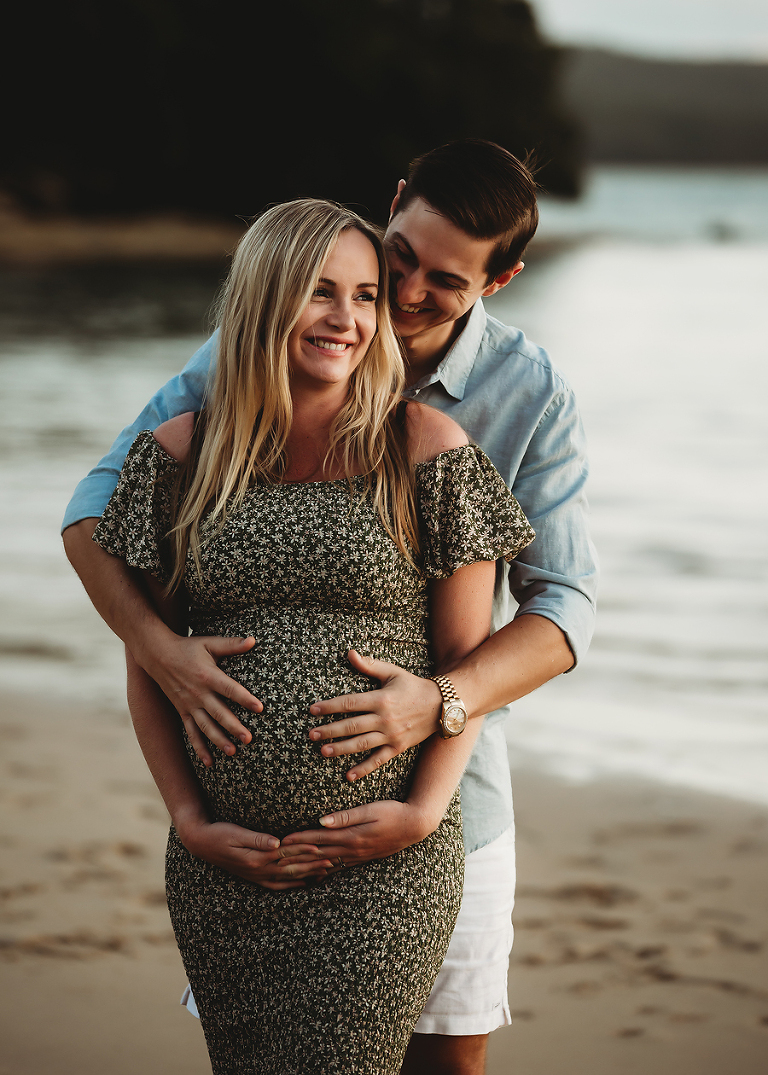 OUTDOOR MATERNITY PHOTSHOOT