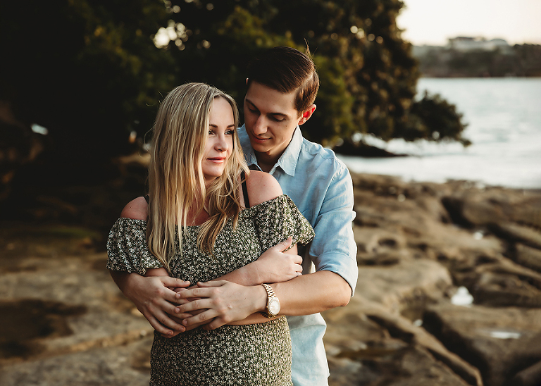 Outdoor maternity photoshoot