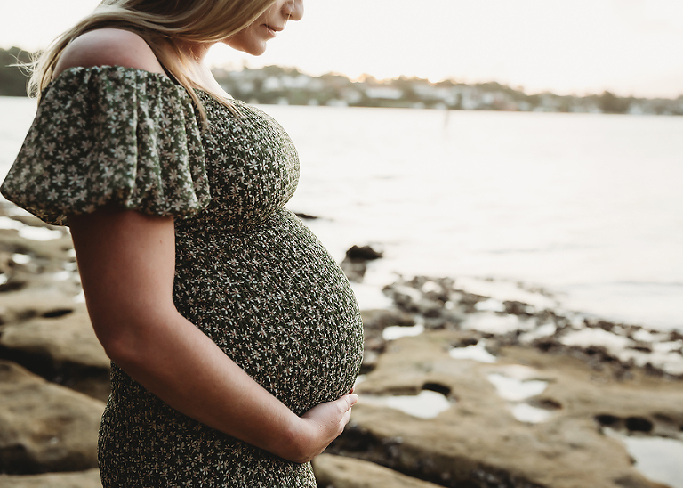 Outdoor maternity photoshoot